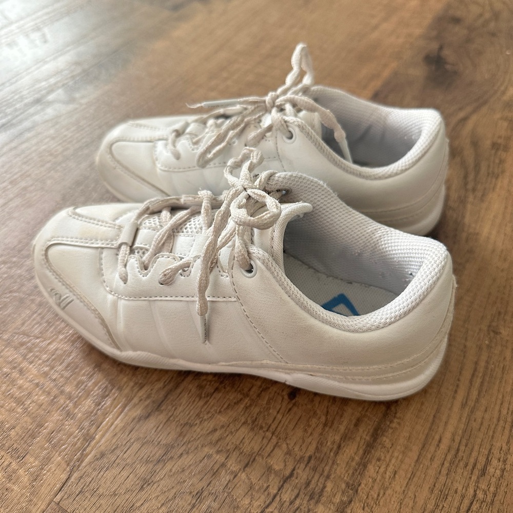 VARSITY CHEERLEADER II Girls 2Y Cheer Shoes Cheerleading Sneakers White